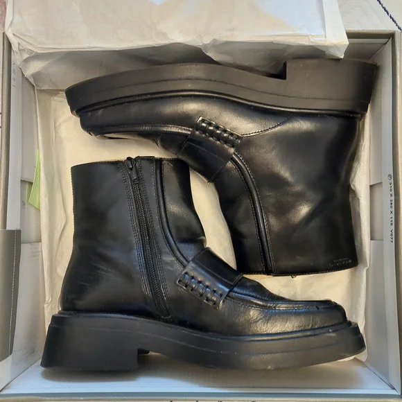 Vagabond Black Loafer Boots for Women - Picture 4 of 7